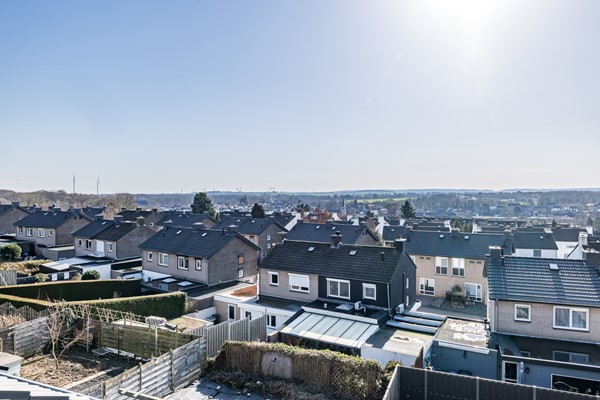 Foto - Te koop: Instapklare gemoderniseerde geschakelde 2 onder 1 kap woning in Simpelveld